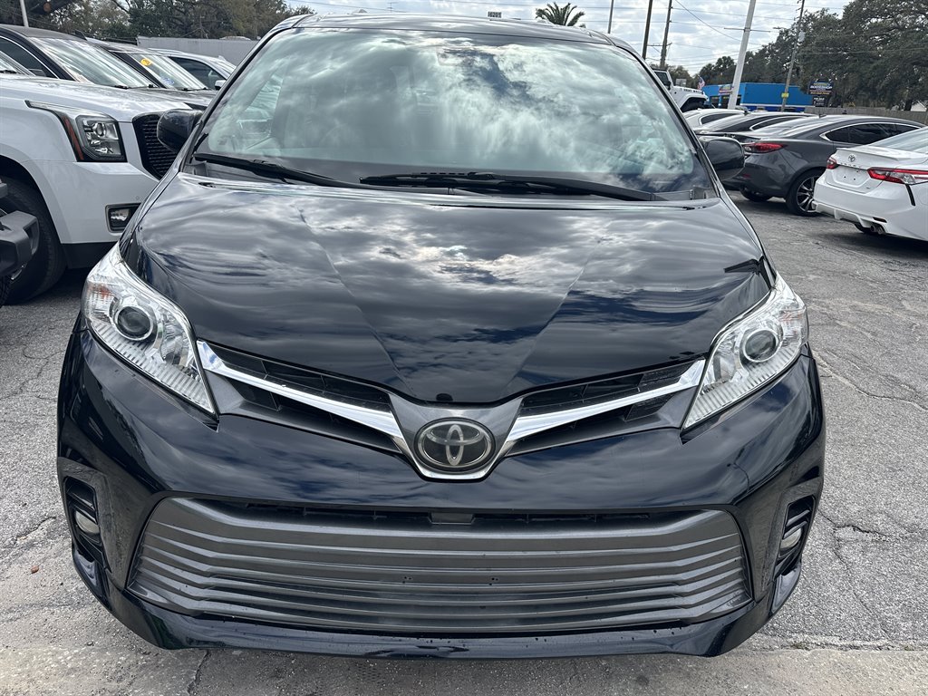 2018 Toyota Sienna XLE